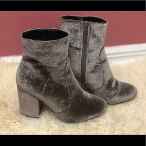 Velvet booties -